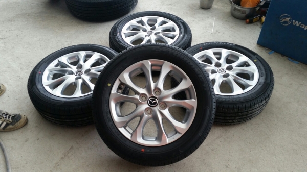 ล้อแม็กพร้อมยางใหม่Mazda2