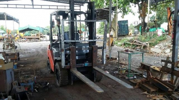 โฟล์คลิฟท์ 3 ตัน งายาว 2 ระบบ ยี่ห้อ TOYOTA รุ่น 8