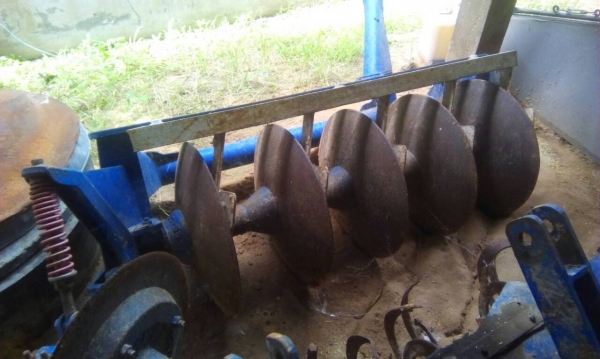 อิเซกิ ISEKI TS2205 22แรง1เพลา2WD แถมผาน5 โลตารี่  เครื่องฉีดพ่นยา