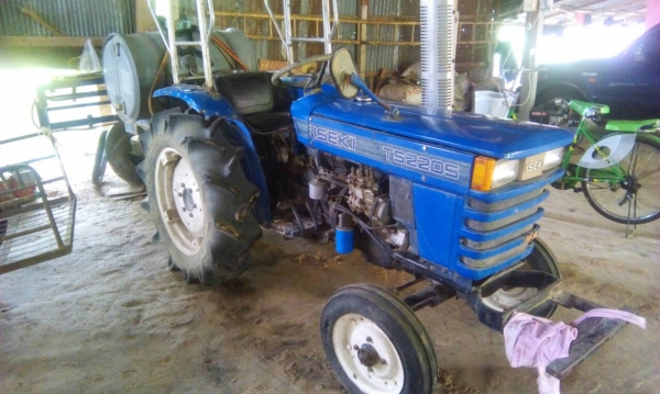 อิเซกิ ISEKI TS2205 22แรง1เพลา2WD แถมผาน5 โลตารี่  เครื่องฉีดพ่นยา