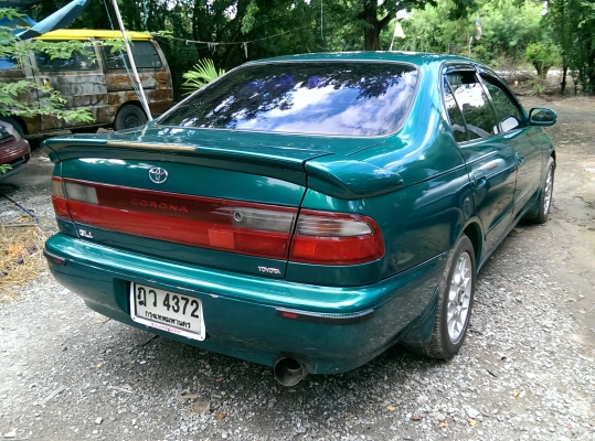 โตโยต้า โคโรน่า ท้ายโด่ง