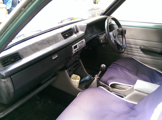 nissan sunny  ff 1.3 ปี 1988 แนวเรโทร