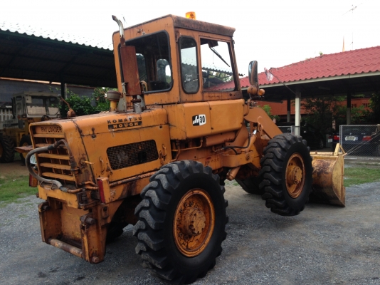 ขายรถตัก Komatsu JH30B ; รถเก่าญี่ปุ่น 100\%;  สภาพสวยพร้อมใช้งานได้ทันที สนใจติดต่อ 081-9485494