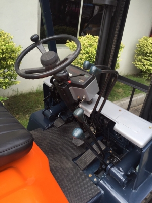 ขายรถยกโฟร์คลิฟท์ยี่ห้อTOYOTA 5FG-25  2.5 ตัน