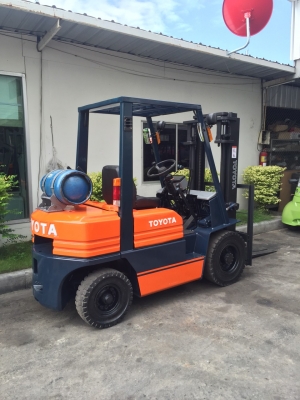 ขายรถยกโฟร์คลิฟท์ยี่ห้อTOYOTA 5FG-25  2.5 ตัน