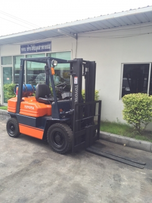 ขายรถยกโฟร์คลิฟท์ยี่ห้อTOYOTA 5FG-25  2.5 ตัน