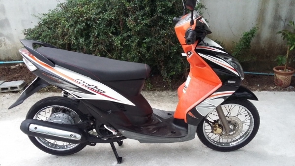 ขาย Yamaha Mio สองตา ~115 เครื่องเดิมๆ ปกติ ท่อไม่มีควันแน่นอนวิ่งน้อย สตาร์ทมือ สตาร์ทเท้าปกติ  รอบเครื่องเดินนิ่ง  เกจ์น้ำมัน เกจ์ไมขึ้นปกติ โช๊ค yssแต่ง  - ชุดสีเดิมๆ ไม่มีแตก แบตใหม่ - ทะเบียนไม่ขาดต่อ ชุดโอนสำเนาบัตรไม่หมดอายุ - รถอยุ่ ถนนสรงประภา แข