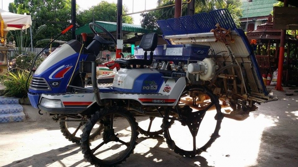 รถดำนานั่งขับ ISEKI   รุ่น PG53 เก่าญี่ปุ่น พร้อมกล่องหยอดปุ๋ย  ดำนา 5 แถว สภาพสวย