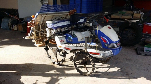 รถดำนานั่งขับ ISEKI   รุ่น PG53 เก่าญี่ปุ่น พร้อมกล่องหยอดปุ๋ย  ดำนา 5 แถว สภาพสวย