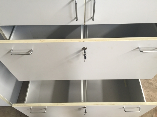 ขายตู้ลิ้นชักชั้นวางของ สภาพอย่างดี ไม้แข็งอย่างดีไม่เปราะไม่บวม