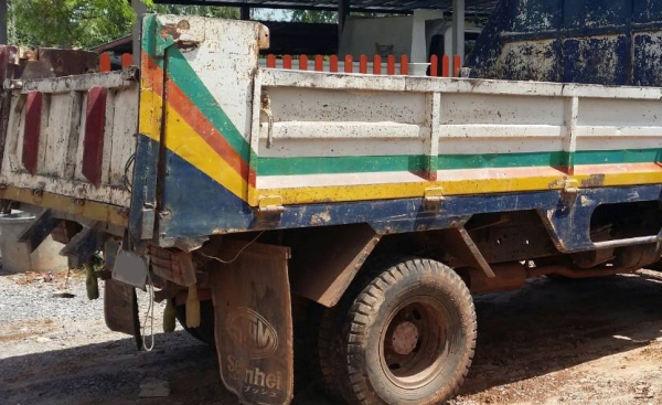 **400,000 บ.ต่อรอง///6ล้อดั้มดิน5คิว ISUZU-120 หัวการ์ตูน **ขาย ISUZU-120แรง ประกอบ 6ล้อดั้มดิน5คิว ช่วงล่างใหญ่ พร้อมลุย ISUZU FRR32G1 (คัสซีDEGA) วางเครื่อง4HF1-120แรงฝาขาว เกียร์สั้น เครื่องดี แน่น แรงดี ครับ เกียร์ดีไม่หลุด เกียร์สั้น เข้าง่าย ครับ ช่