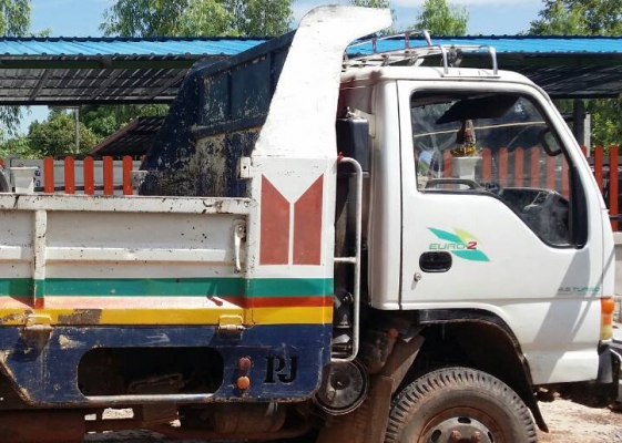 **400,000 บ.ต่อรอง///6ล้อดั้มดิน5คิว ISUZU-120 หัวการ์ตูน **ขาย ISUZU-120แรง ประกอบ 6ล้อดั้มดิน5คิว ช่วงล่างใหญ่ พร้อมลุย ISUZU FRR32G1 (คัสซีDEGA) วางเครื่อง4HF1-120แรงฝาขาว เกียร์สั้น เครื่องดี แน่น แรงดี ครับ เกียร์ดีไม่หลุด เกียร์สั้น เข้าง่าย ครับ ช่