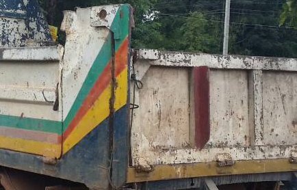 **400,000 บ.ต่อรอง///6ล้อดั้มดิน5คิว ISUZU-120 หัวการ์ตูน **ขาย ISUZU-120แรง ประกอบ 6ล้อดั้มดิน5คิว ช่วงล่างใหญ่ พร้อมลุย ISUZU FRR32G1 (คัสซีDEGA) วางเครื่อง4HF1-120แรงฝาขาว เกียร์สั้น เครื่องดี แน่น แรงดี ครับ เกียร์ดีไม่หลุด เกียร์สั้น เข้าง่าย ครับ ช่