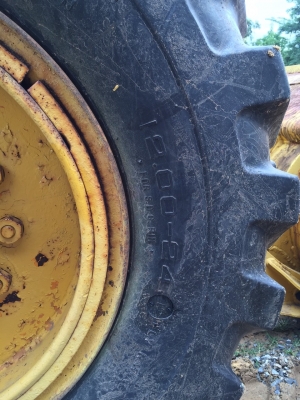 รถตักล้อยาง JH 30B สภาพนำเข้าไม่เคยผ่านการใช้งานในบ้านเรา สภาพเดิมๆจากนอก ยังไม่ทำสี ยังไม่ต่อแขน เครื่องแน่น ระบบคอลโทรลเร็ว กระบอกไม่มีเยิ้ม