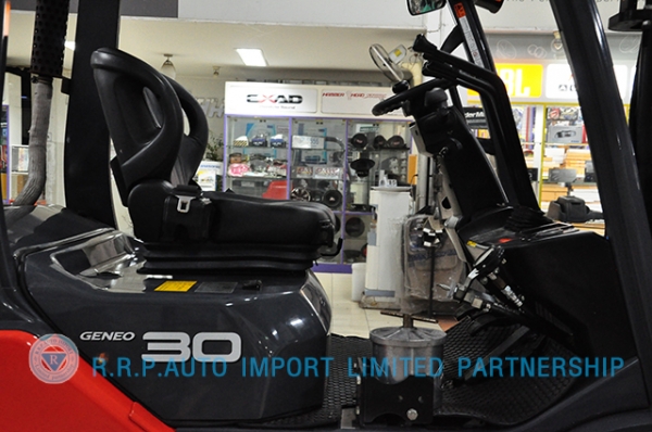 ขายรถโฟล์คลิฟท์มือสอง TOYOTA รุ่น 8FG30 ราคา 435,000 บาท นำเข้าจากประเทศญี่ปุ่น 100\% ไม่เคยใช้งานในไทย