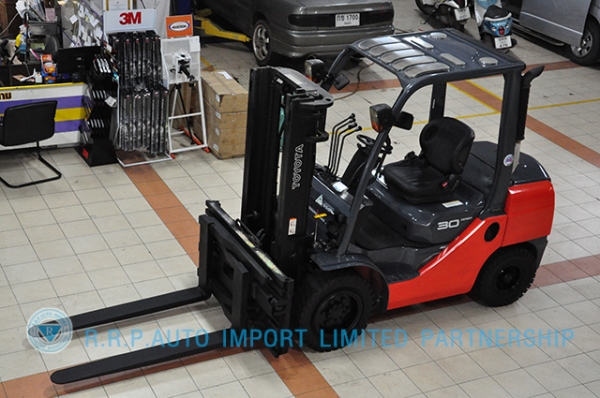 ขายรถโฟล์คลิฟท์มือสอง TOYOTA รุ่น 8FG30 ราคา 435,000 บาท นำเข้าจากประเทศญี่ปุ่น 100\% ไม่เคยใช้งานในไทย