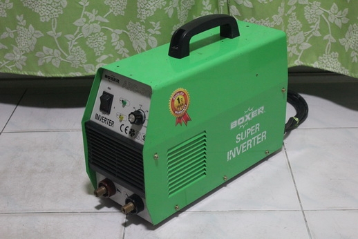 ตู้เชื่อมอินเวอร์เตอร์ BOXER ARC 200 สภาพดีพร้อมใช้งาน มีสายเชื่อมยาวๆแถมไปให้ด้วยครับ