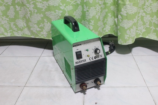 ตู้เชื่อมอินเวอร์เตอร์ BOXER ARC 200 สภาพดีพร้อมใช้งาน มีสายเชื่อมยาวๆแถมไปให้ด้วยครับ