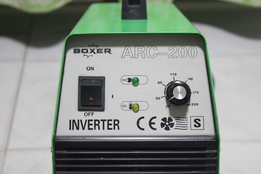 ตู้เชื่อมอินเวอร์เตอร์ BOXER ARC 200 สภาพดีพร้อมใช้งาน มีสายเชื่อมยาวๆแถมไปให้ด้วยครับ