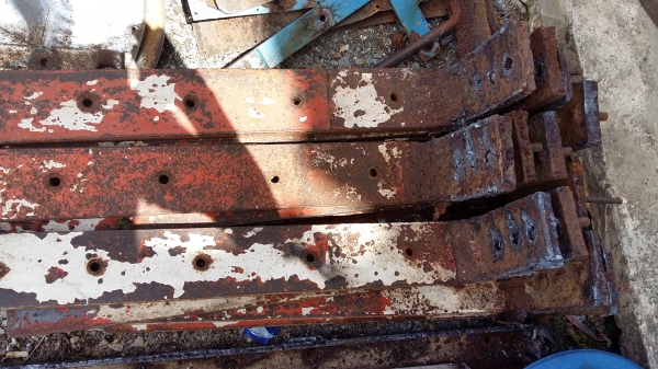 ขายเหล็ก4นิ้วหนา1นิ้วยาว80เซนราคาถุกอันละ300มี12อัน