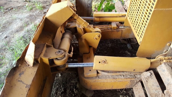 ขาย แทรคเตอร์ KOMATSU D20P-5 ตีนเป็ด ใช้งานได้ดี เครื่องดี ช่วงล่างเต็ม ราคาต่อรองได้ ขาย แทรคเตอร์ KOMATSU D20P-5 ตีนเป็ด ใช้งานได้ดี เครื่องดี ช่วงล่างเต็ม ราคาต่อรองได้