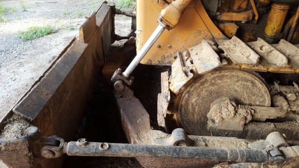 ขาย แทรคเตอร์ CAT D4 รถใช้งานอยู่เป็นประจำ เครื่องดี ช่วงล่างเต็ม เอกสารสัญญาซื้อขาย