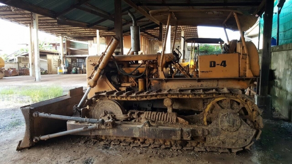 ขาย แทรคเตอร์ CAT D4 รถใช้งานอยู่เป็นประจำ เครื่องดี ช่วงล่างเต็ม เอกสารสัญญาซื้อขาย