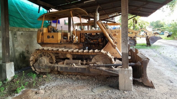 ขาย แทรคเตอร์ CAT D4 รถใช้งานอยู่เป็นประจำ เครื่องดี ช่วงล่างเต็ม เอกสารสัญญาซื้อขาย