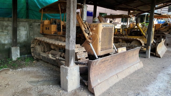 ขาย แทรคเตอร์ CAT D4 รถใช้งานอยู่เป็นประจำ เครื่องดี ช่วงล่างเต็ม เอกสารสัญญาซื้อขาย