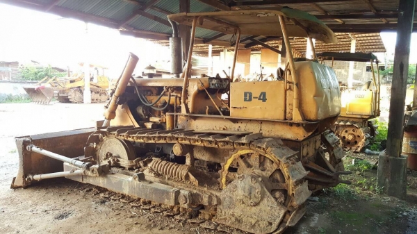 ขาย แทรคเตอร์ CAT D4 รถใช้งานอยู่เป็นประจำ เครื่องดี ช่วงล่างเต็ม เอกสารสัญญาซื้อขาย