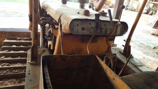 ขาย แทรคเตอร์ CAT D4 รถใช้งานอยู่เป็นประจำ เครื่องดี ช่วงล่างเต็ม เอกสารสัญญาซื้อขาย