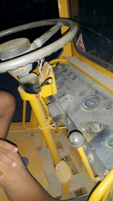 รถตักล้อยางเอวอ่อนสวยๆครับโทร0827407148 รถตักล้อยางเอวอ่อนสวยๆครับโทร0827407148