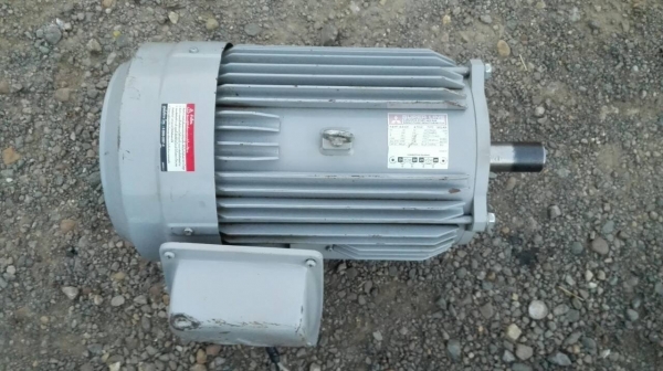 ****** Sold Out!! ****** มอเตอร์ Mitsubishi 7.5 HP. 220 V. ไฟบ้าน สภาพใหม่ 98\% แทบไม่ได้ใช้งาน เดิมๆวิ่งเงียบ จัดส่งฟรีทั่วประเทศครับ!!