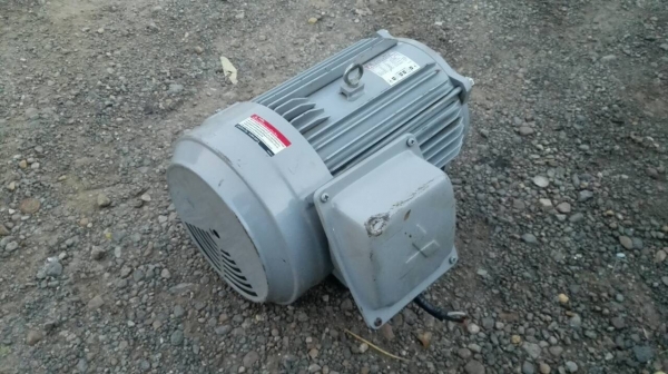 ****** Sold Out!! ****** มอเตอร์ Mitsubishi 7.5 HP. 220 V. ไฟบ้าน สภาพใหม่ 98\% แทบไม่ได้ใช้งาน เดิมๆวิ่งเงียบ จัดส่งฟรีทั่วประเทศครับ!!