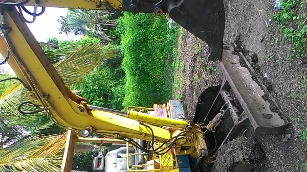 ขายด่วน.เดิอนนี้ขายไม่ได้ยกเลิก ราคา 170000 พร้อมใช้แน่แรงดีมีลายกระแทก komatsu pc 20 รุ่น 6