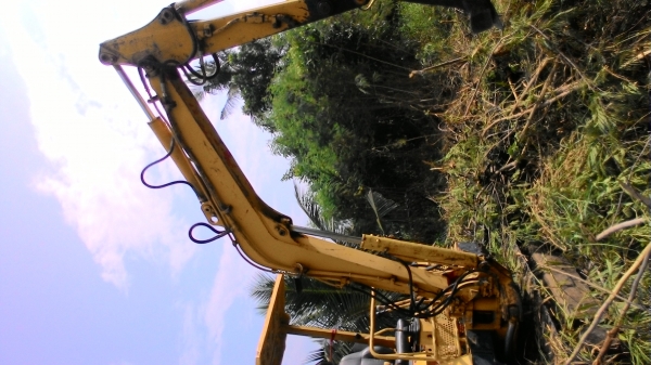 ขายด่วน.เดิอนนี้ขายไม่ได้ยกเลิก ราคา 170000 พร้อมใช้แน่แรงดีมีลายกระแทก komatsu pc 20 รุ่น 6