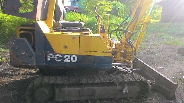 ขายด่วน.เดิอนนี้ขายไม่ได้ยกเลิก ราคา 170000 พร้อมใช้แน่แรงดีมีลายกระแทก komatsu pc 20 รุ่น 6