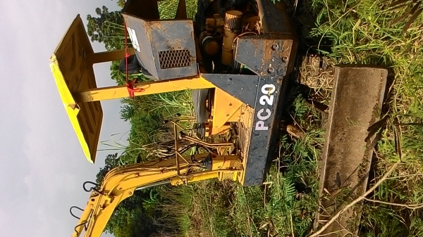 ขายด่วน.เดิอนนี้ขายไม่ได้ยกเลิก ราคา 170000 พร้อมใช้แน่แรงดีมีลายกระแทก komatsu pc 20 รุ่น 6