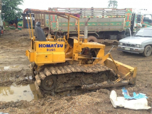 ขายD2-5 P สภาพสวยพร้อมใช้งาน เครื่องดีช่วงล่างดี ใบแทร็กเต็ม ราคาต่อรองได้