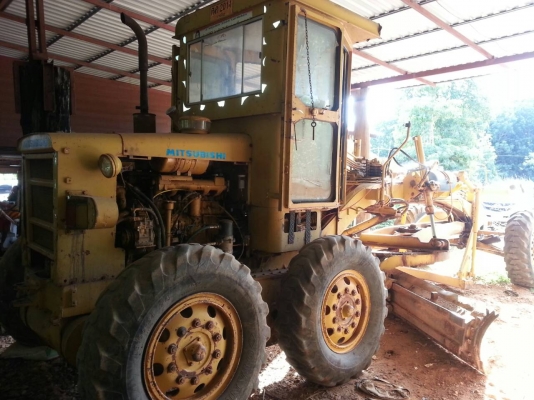 ขายรถเกรด MITSUBISHI LG 2 H ขายรถเกรด MITSUBISHI LG 2 H