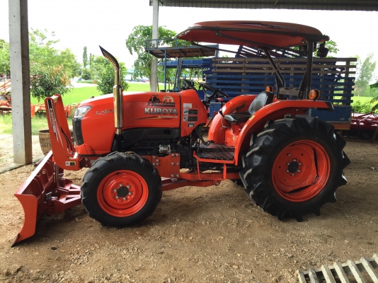 ขายรถไถคูโบต้า 47 แรงทำงาน 1,400 ชั่วโมง รถไร่ไม่เคยลงนาพร้อมอุปกรณ์ ราคา 398,000 บาทสนใจโทร 081-9136451 ขายรถไถคูโบต้า 47 แรงทำงาน 1,400 ชั่วโมง รถไร่ไม่เคยลงนาพร้อมอุปกรณ์ ราคา 398,000 บาทสนใจโทร 081-9136451