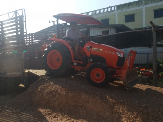 ปัญญาแทรคเตอร์..จัดมาให้ครับ ด่วน!!!คูโบต้า L3608 พร้อมใบมีดคานล่าง พร้อมผาน6 ตราช้าง22&times;6รถไร่สีเดิมๆ