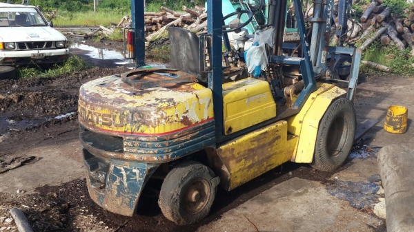 ขาย โฟลค์ลิฟ KOMATSU -11สภาพพร้อมใช้งาน เครื่องเกียร์ดี เอกสารสัญญาซื้อขาย