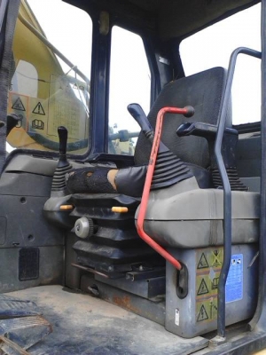 ขายรถแมคโคร KOMATSU PC 210 - 6 LC ( ขายถูก ) ขายรถแมคโคร KOMATSU PC 210 - 6 LC ( ขายถูก )
