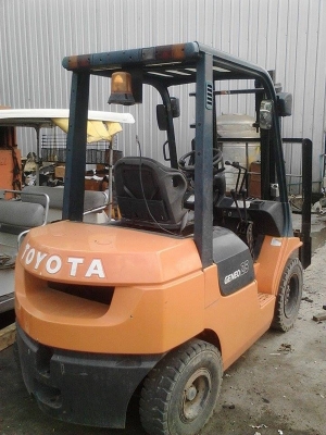 ขายรถโฟร์คลิฟท์ TOYOTA รุ่น7FD 25  ขายถูกด่วน