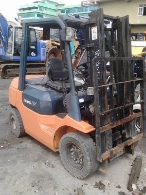 ขายรถโฟร์คลิฟท์ TOYOTA รุ่น7FD 25  ขายถูกด่วน