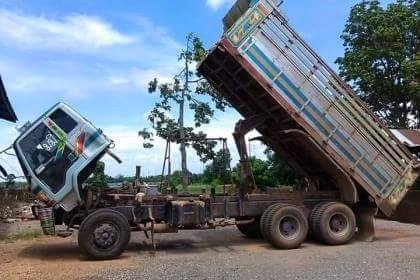 ขายดั้ม2เพลา ร็อกกี้240 พ.เพาเวอร์ เบรกทิฟฟี่ ภายในสวย สภาพพร้อมใช้งาน เอกสารพร้อมโอน สนใจโทร 090-8588220คุณนะ 093-3258446คุณบิว หรือเข้าดูสินค้าอื่นๆได้ที่ www.truck.in.th/498 หรือเพจFacebook ณรงค์ ซื้อขายรถมือสอง (เว็บไซต์ส่วนตัว) หรือFacebook ตลาดรถมือ