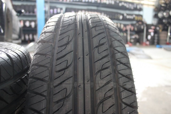 ยาง DUNLOP GRANDTEK PT2 245/70R16