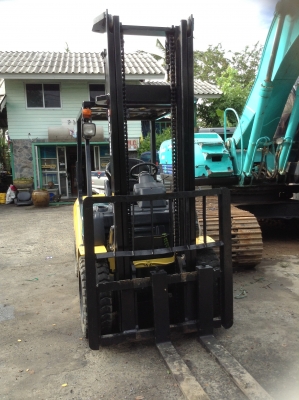 +++ ขายโฟล์คลิฟท์  KOMATSU FD30-16  รุ่น 16  (รถสภาพดี  รับประกัน)  ขนาด  3  ตัน  เครื่องยนต์ดีเซล  เสา  4  เมตร  เกียร์ออโตเมติค  งา 1,070  มม.  ยางตัน