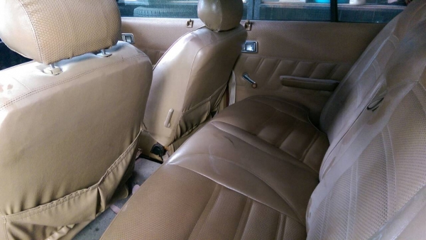 ขายเบาะคู่หน้าและเบาะหลังของ toyota crown ms111